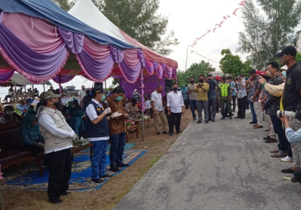 Plh Bupati Bengkalis H Bustami HY Sambut Gubri Riau H Syamsuar Bersama Ketua TP PKK Hj Misnarni Syamsuar