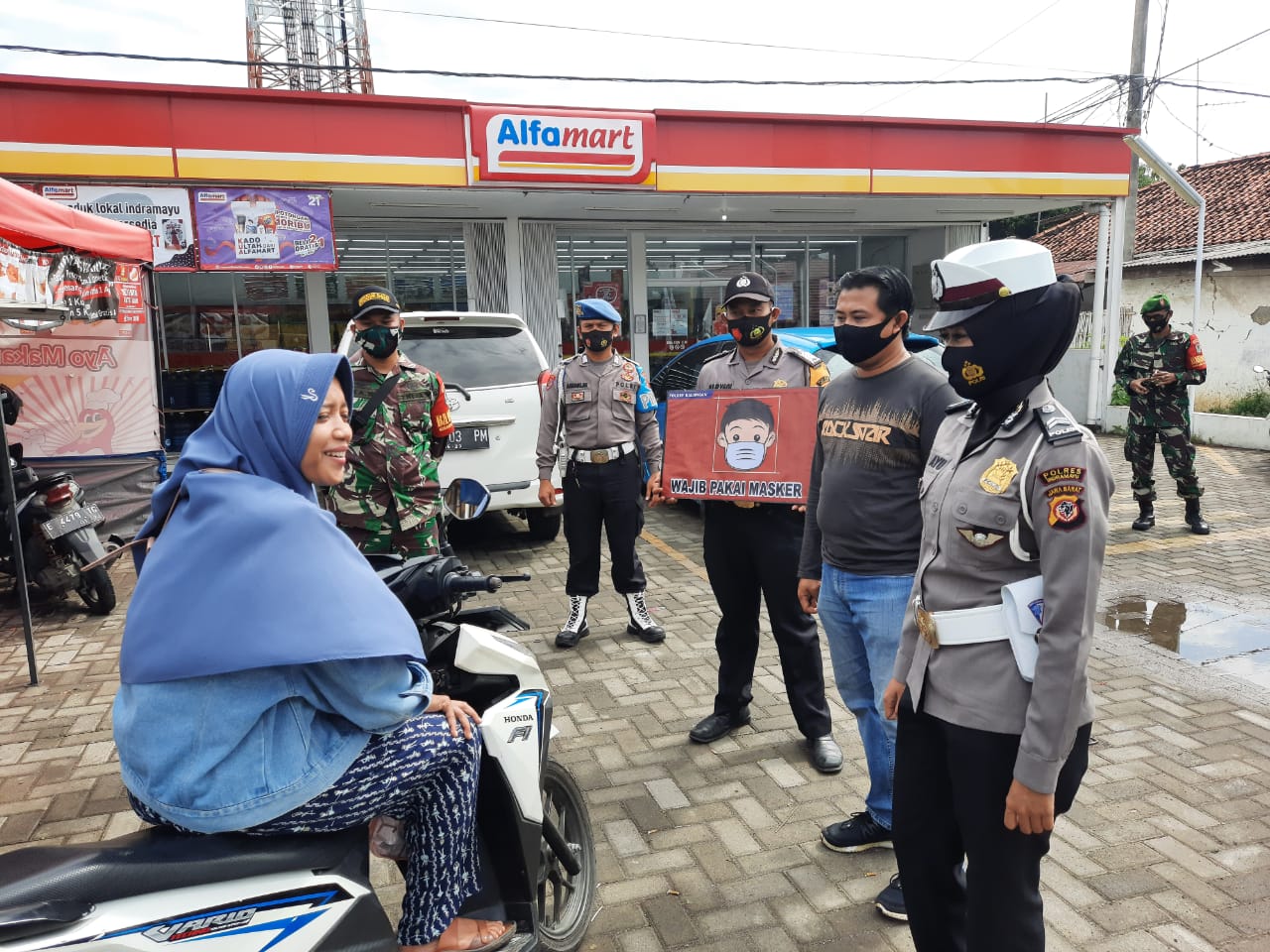 Kapolsek Balongan Ajak Bersama-Sama Lawan Covid-19
