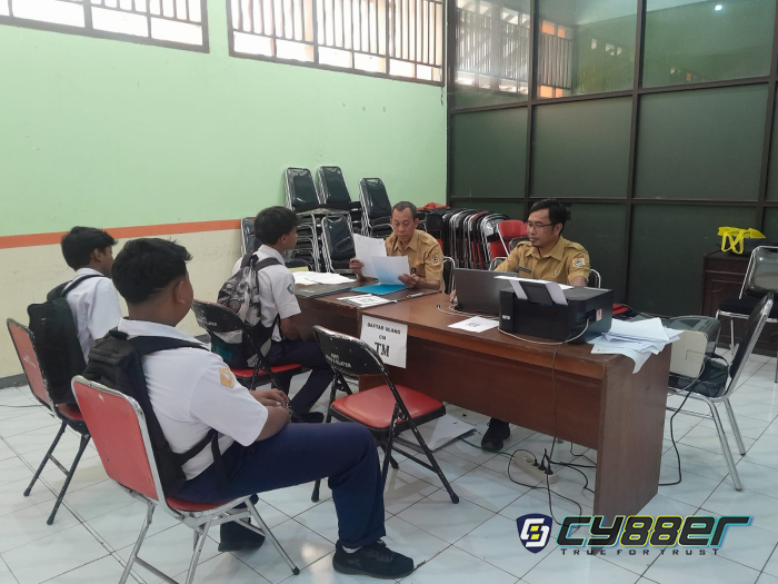 Seleksi Ketat, Ratusan Calon Siswa Resmi Bergabung di SMKN 2 Klaten