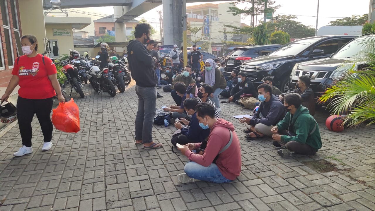 Puluhan Pelaku Ajakan Mudik ke Sumatra Via WhatsApp Diamankan Polres Cilegon di Pelabuhan Merak