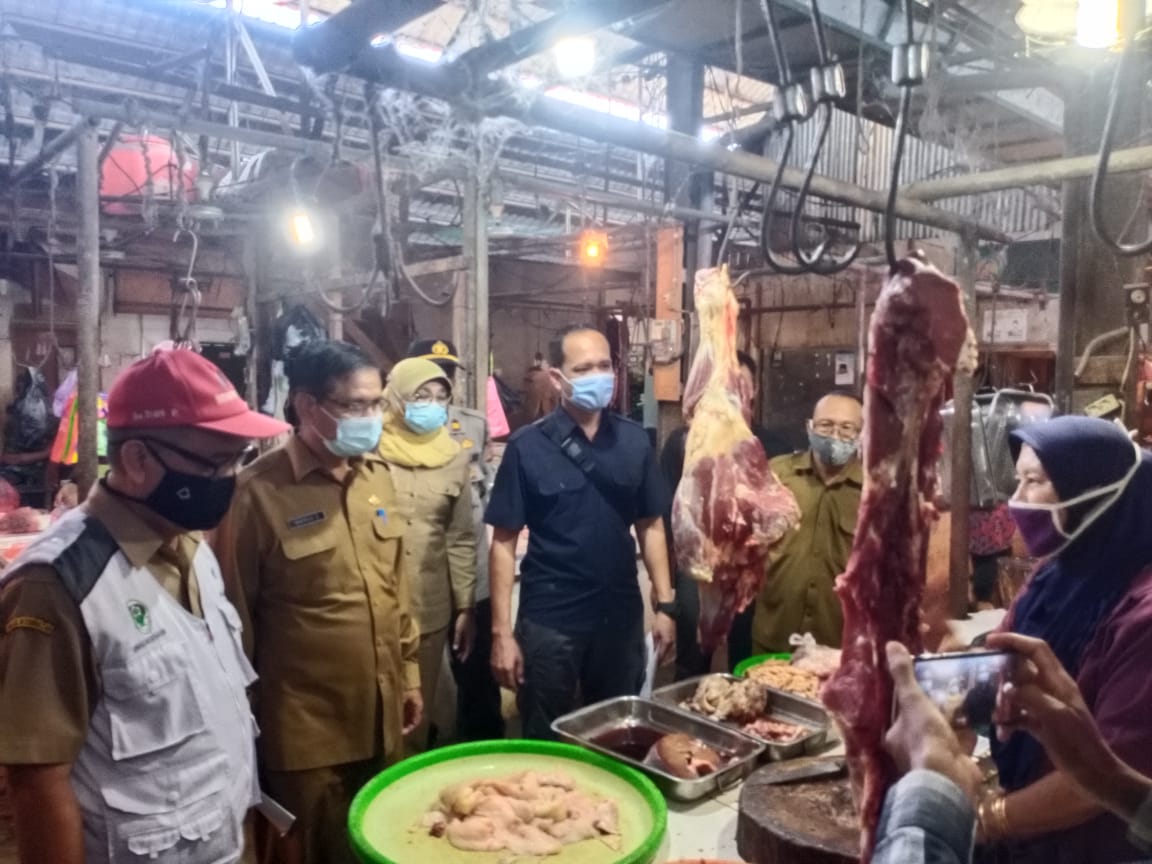 Jelang Ramadhan Team Satgas Pangan Polres Majalengka Polda Jabar dan Disperindag Sidak Pasar