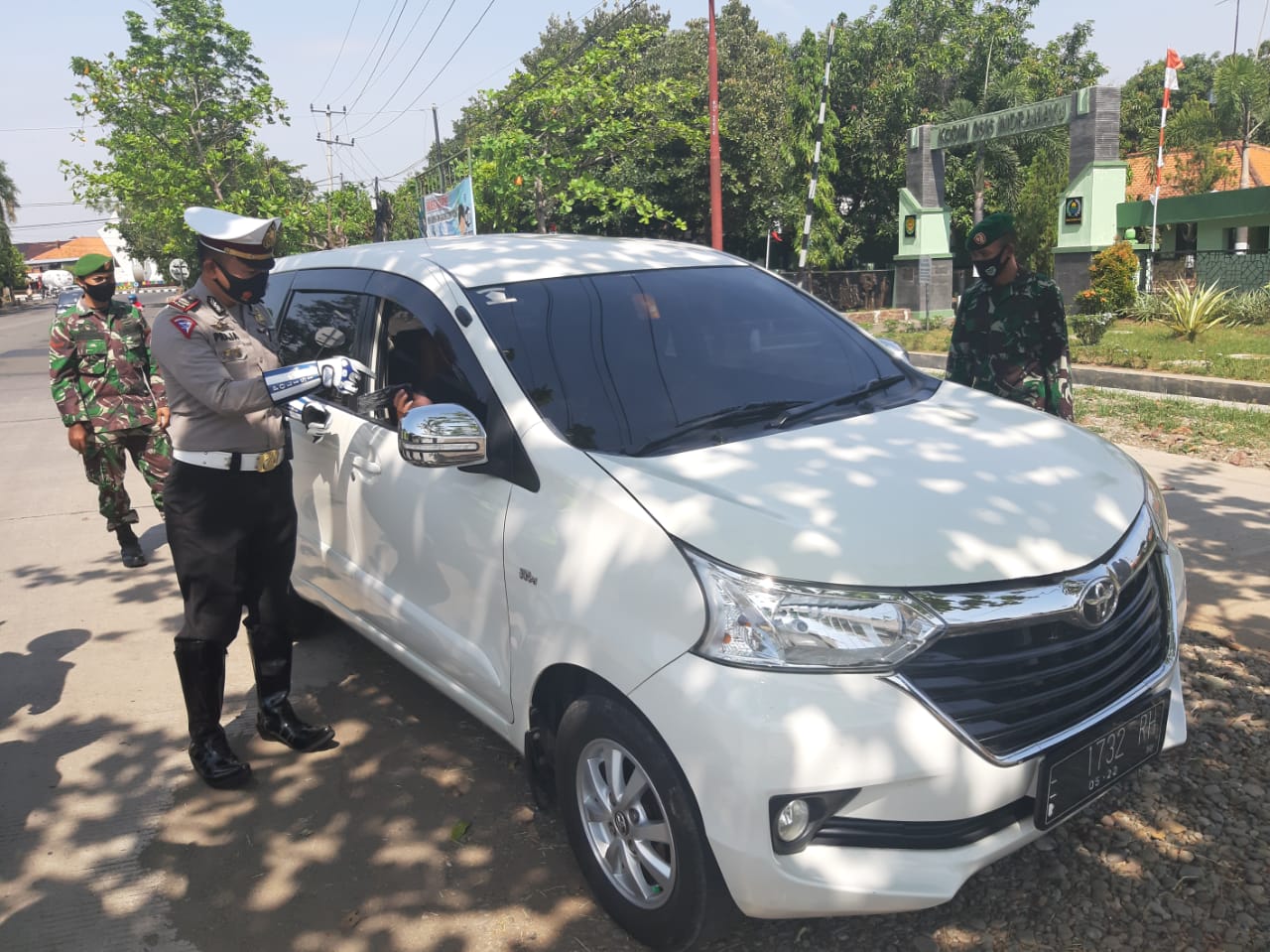 Satlantas Polres Indramayu, Kembali Bagikan Masker