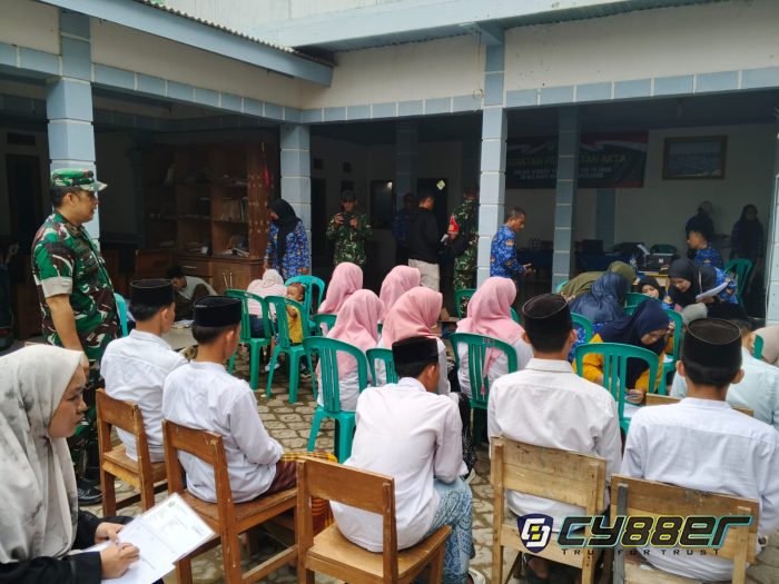 Koramil Ciwandan–Disdukcapil Cilegon Hadirkan Layanan Adminduk Gratis dalam TMMD ke-128