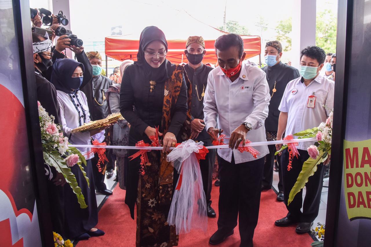 Ambu Anne Resmikan Gedung Unit Donor Darah PMI Purwakarta