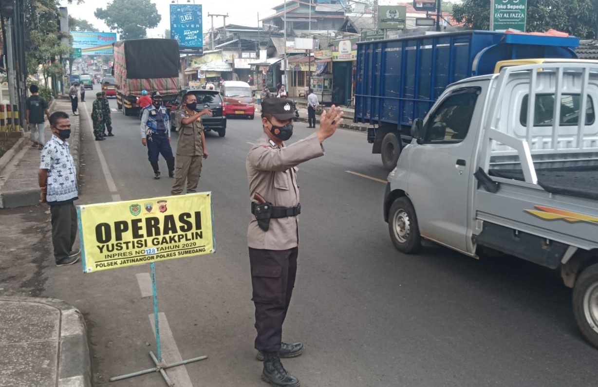 Lagi..!! Polsek Jatinangor Bersama Tim Gabungan Laksanakan Ops Yustisi