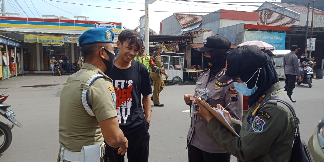 Cegah Penyebaran Covid, TNI/Polri, Satpol PP Kota Tegal Gelar Razia Masker