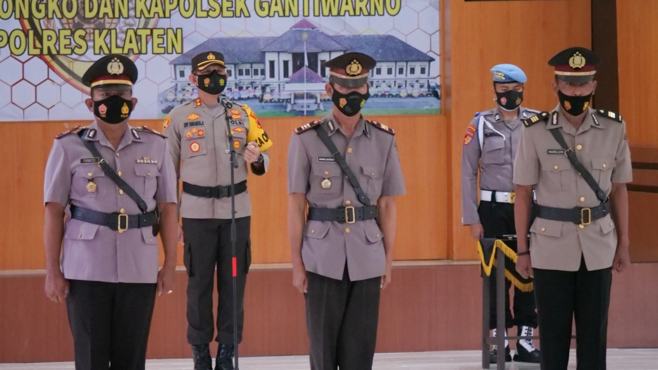 Polres Klaten Melaksanakan Upacara Serah Terima 2 Jabatan Kapolsek di Aula Satya Haprabu Mapolres 