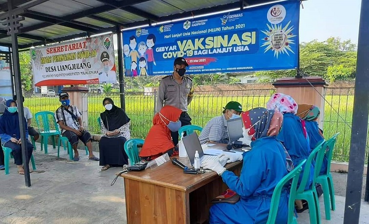 Vaksinasi Covid-19 Bagi Lansia dan Disabilitas di Wilkum Polres Majalengka Dikawal Polisi