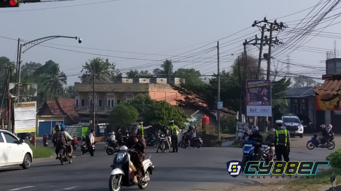 Awas Terjebak Penertiban Pagi! Pengendara Kaget Disetop Polisi Saat Melintas di Simpang Aur Duri