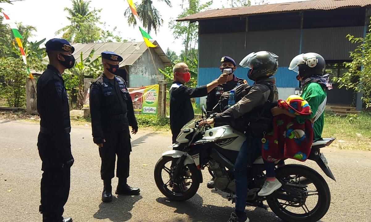 Sat Brimob Polda Jabar, Tak Kenal Lelah Terus Disiplinkan Protokol Kesehatan