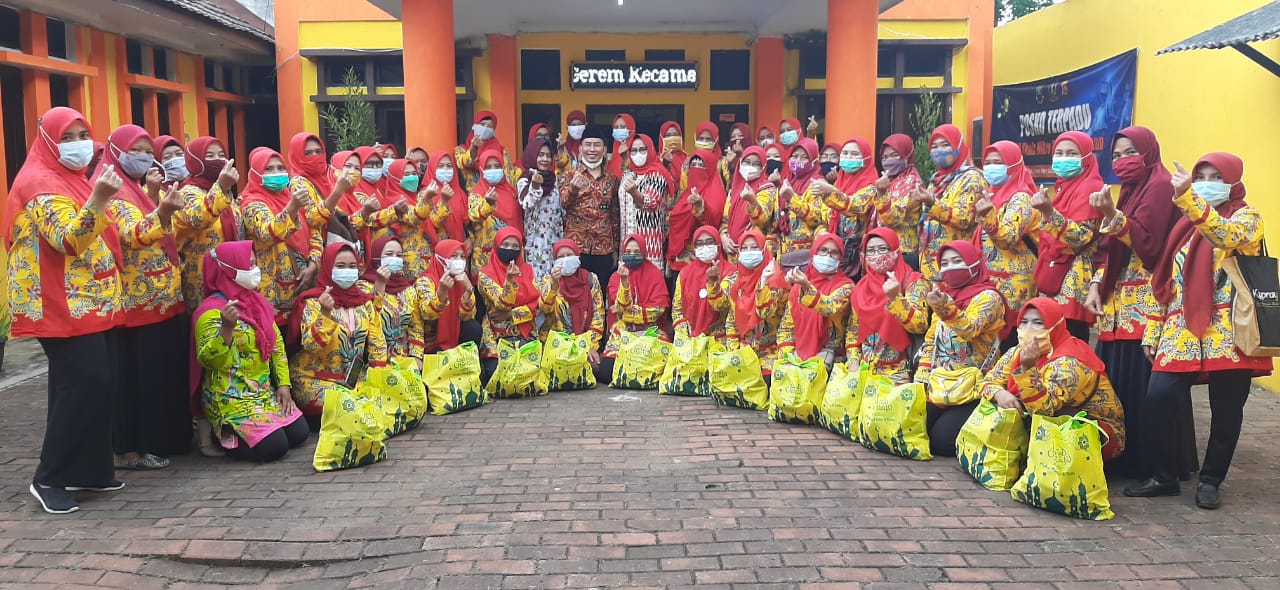 Sebanyak 86 Kader Cilegon Mandiri Kelurahan Gerem Menerima Bingkisan Lebaran