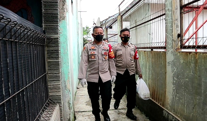 Rutin, Polresta Bandung Kembali Kirim Sembako untuk Warga Isoman