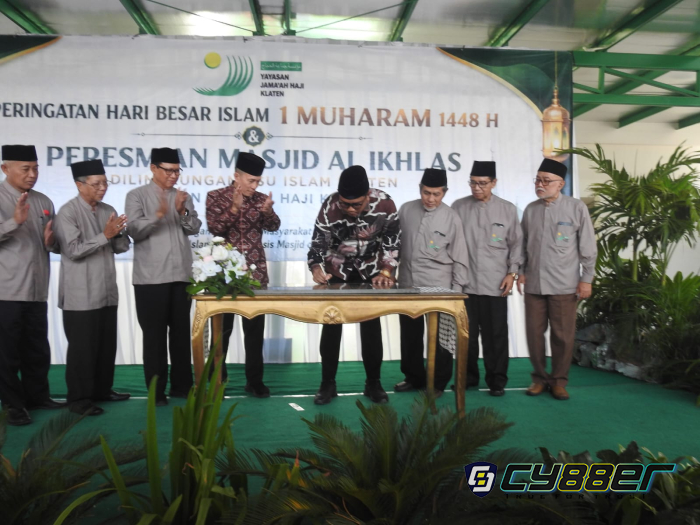 Bupati Hamenang   Masjid Bukan Hanya  Tempat  Ibadah tapi  Juga Sebagai  Pusat Pencerahan dan Penguatan Iman