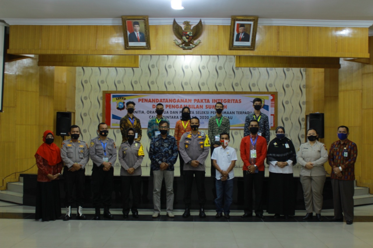 Dalam Seleksi Penerimaan Calon Bintara Polri 2020, Polda Riau Beserta Jajarannya Tanda Tangani Pakta Integritas Secara Virtual