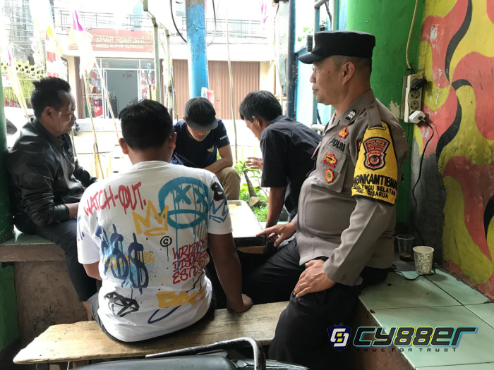 Bhabinkamtibmas Desa Tugu Selatan Sambangi Warga, Ajak Jaga Kamtibmas Kondusif
