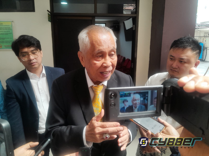 OC Kaligis Guncang Sidang Korupsi Plaza Klaten: "PAD Naik 5 Kali Lipat, Jadi Kerugian Negara Itu di Mana?"