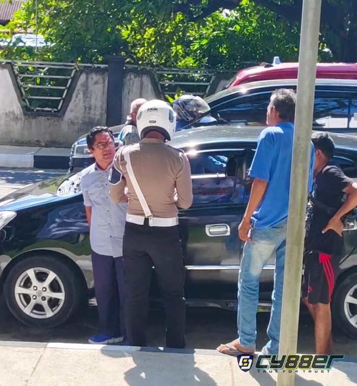 Tabrakan Senggol di Depan DPRD Ambon, Sopir Cekcok hingga Uang Ganti Rugi Rp500 Ribu Jadi Sorotan