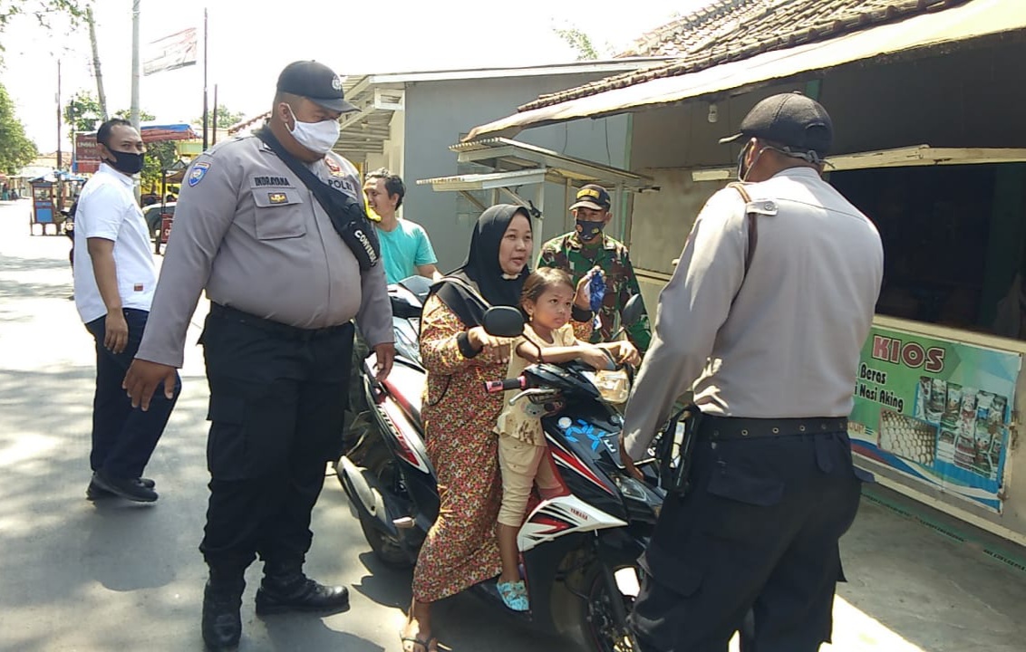Sinergitas 3 Pilar Forkopimcam Losarang Gelar Ops Yustisi di Wilkum Polres Indramayu
