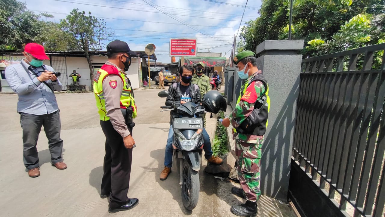 Perketat PPKM Jilid II, Polsek Pamenungpeuk Polresta Bandung, Bersama TNI dan Satpol PP Gelar Ops Yustisi