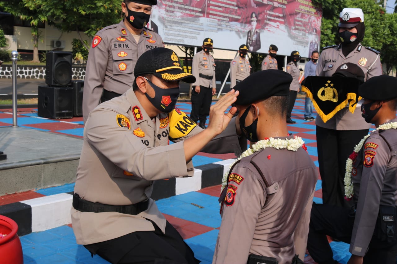 Kapolres Majalengka Sematkan Baret Secara Simbolis Kepada Bintara Remaja
