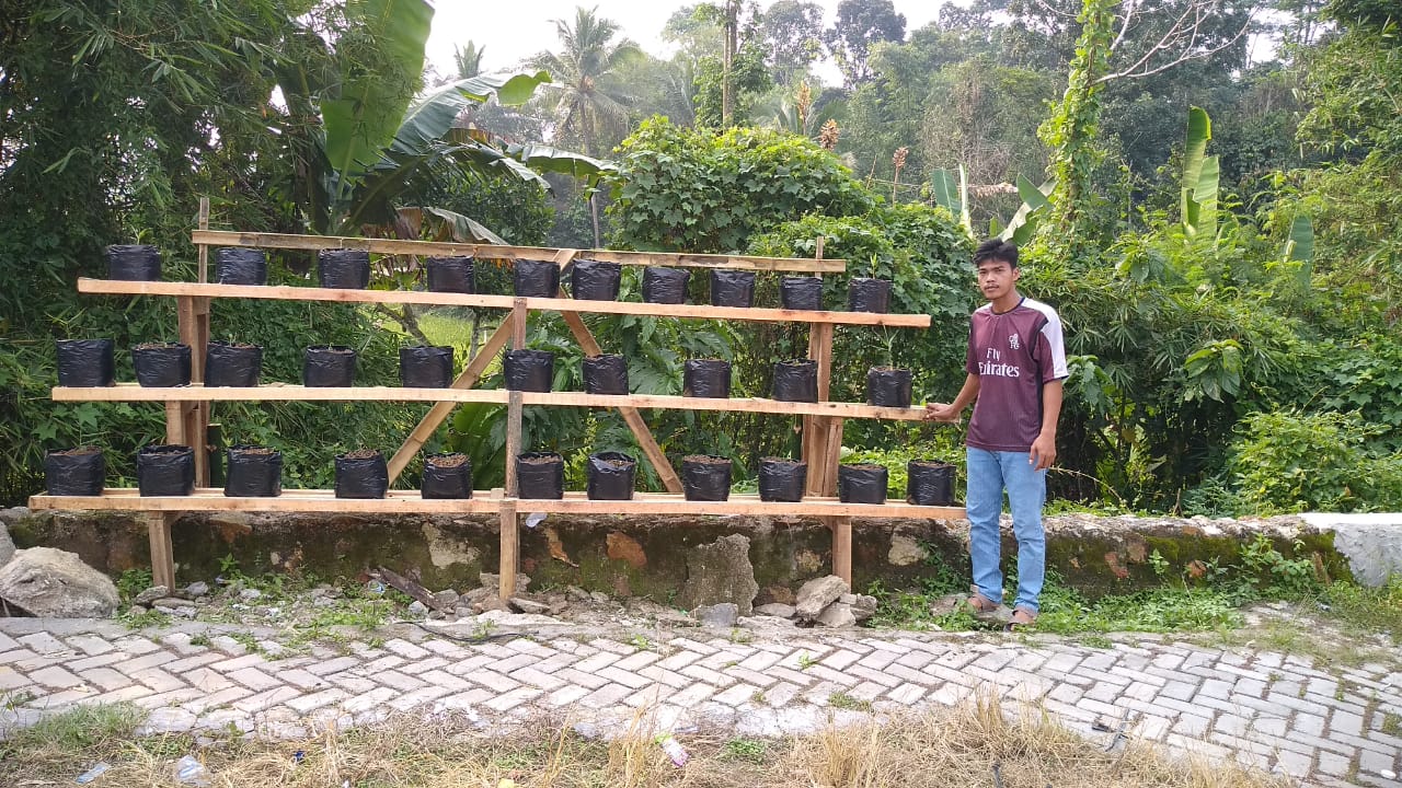 Rumah Aspirasi MHJB Gelorakan Toga di Pekarangan Rumah