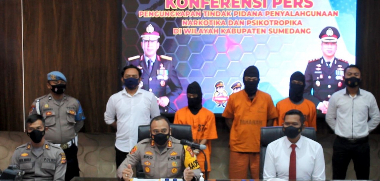 Sat Narkoba Polres Sumedang Sita Narkotika Jenis Sabu Sebanyak 31 Paket Dengan Berat 21,57 Gram