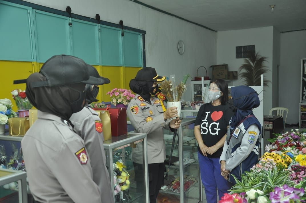 Datangi Pertokoan Kapolres Banjar Polda Jabar Sampaikan Imbauan 3M