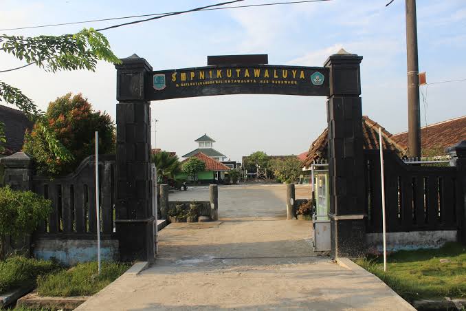 Disdikpora Karawang Angkat Bicara Perihal Ke 453 Siswa SMPN 1 Kutawaluya yang Tidak Terima BOS Reguler