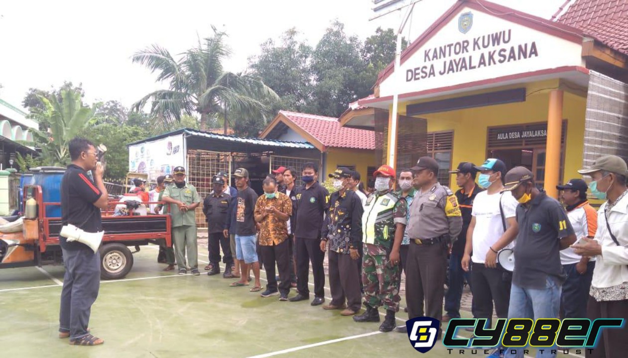 Kapolsek Kedokanbunder Hadiri Penyemprotan Disinfektan Masal Guna Antisipasi Virus Covid-19