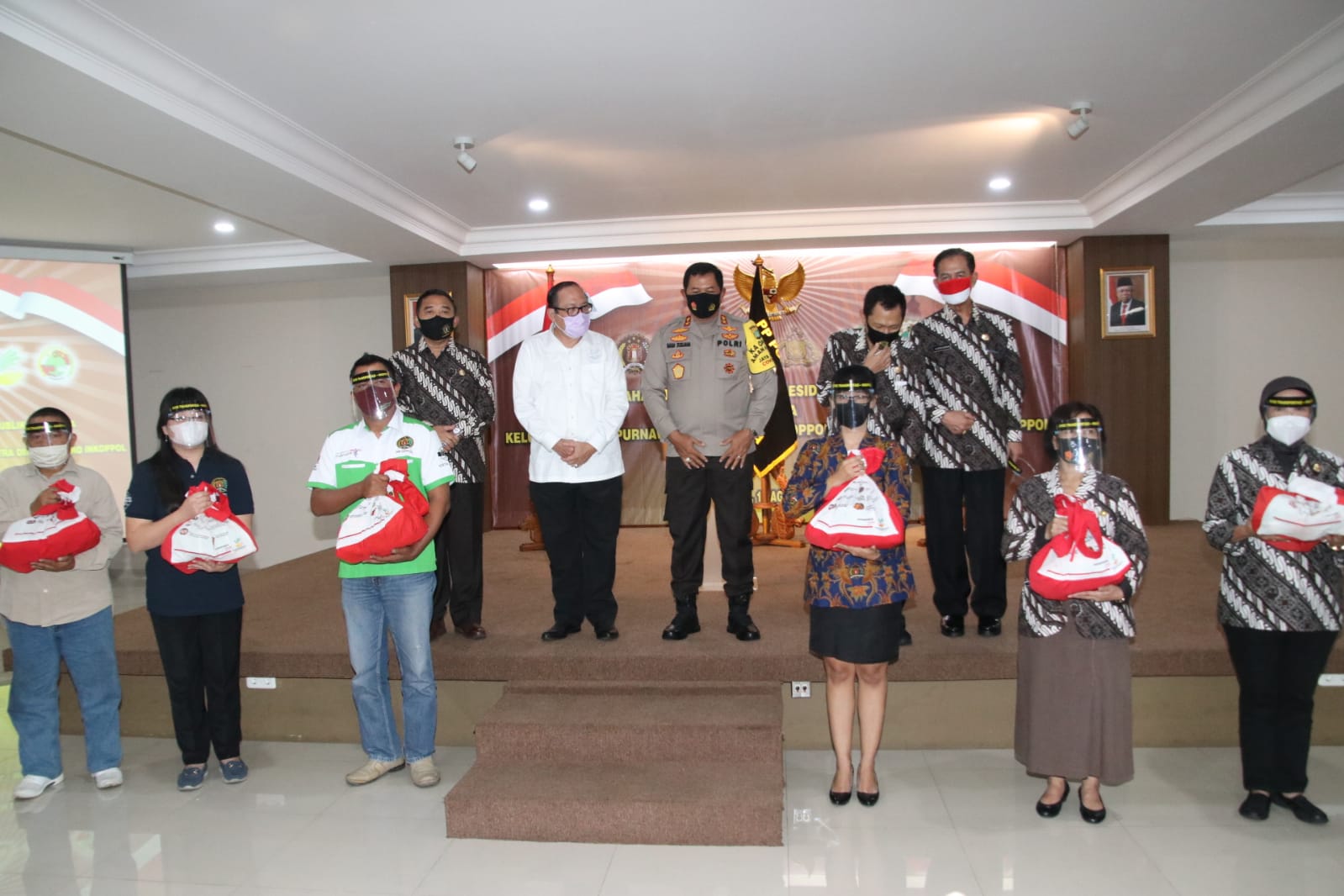 Kemensos RI Salurkan 4.000 Paket Sembako kepada Keluarga Besar Purnawirawan Polri di DKI Jakarta