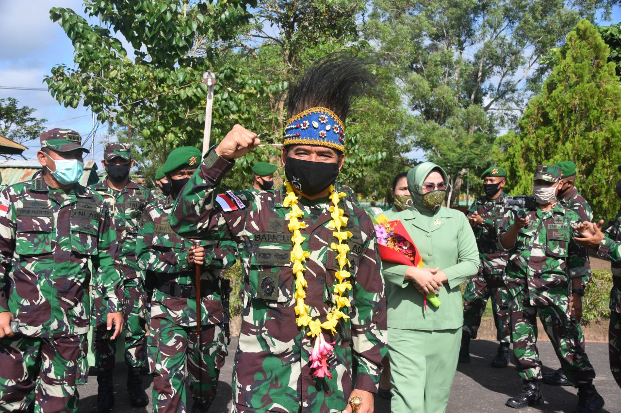 Danrem 174/ATW Kolonel Inf Bangun Nawoko Kunjungi Yonif 757/GV