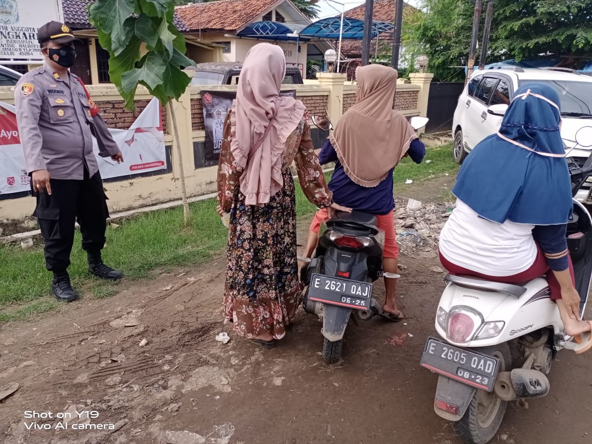 Polres  Indramayu Polda Jabar Tak Bosan Ingatkan Warga 3M Protokol Kesehatan