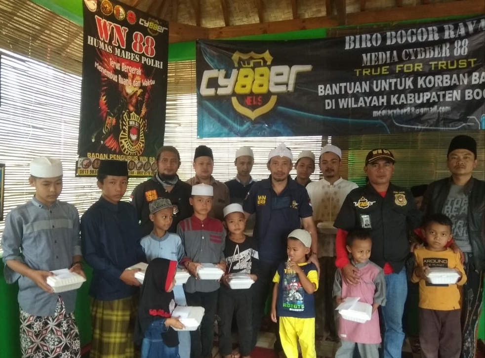 Menyambut Tahun Baru Islam 1 Muharram 1442 Hijriah, Media Cyber88 Biro Bogor Raya, Ketua MCKN Kabupaten Bogor Menggelar Acara Santunan Yatim di Majlis Talim Pasarean Cimande