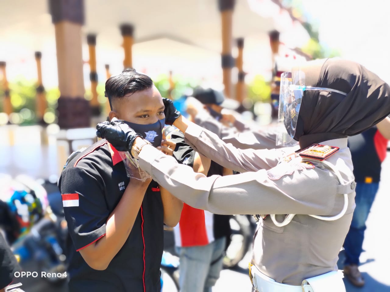 Peringati HUT Ke-65 Lantas Bhayangkara, Satlantas Polres Situbondo Kampanye Prokes Dengan Bagikan 500 Masker