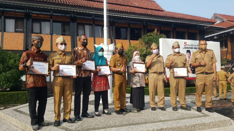 Pemkab Garut Berikan Penghargaan Kepada Penyuluh Pertanian Berprestasi