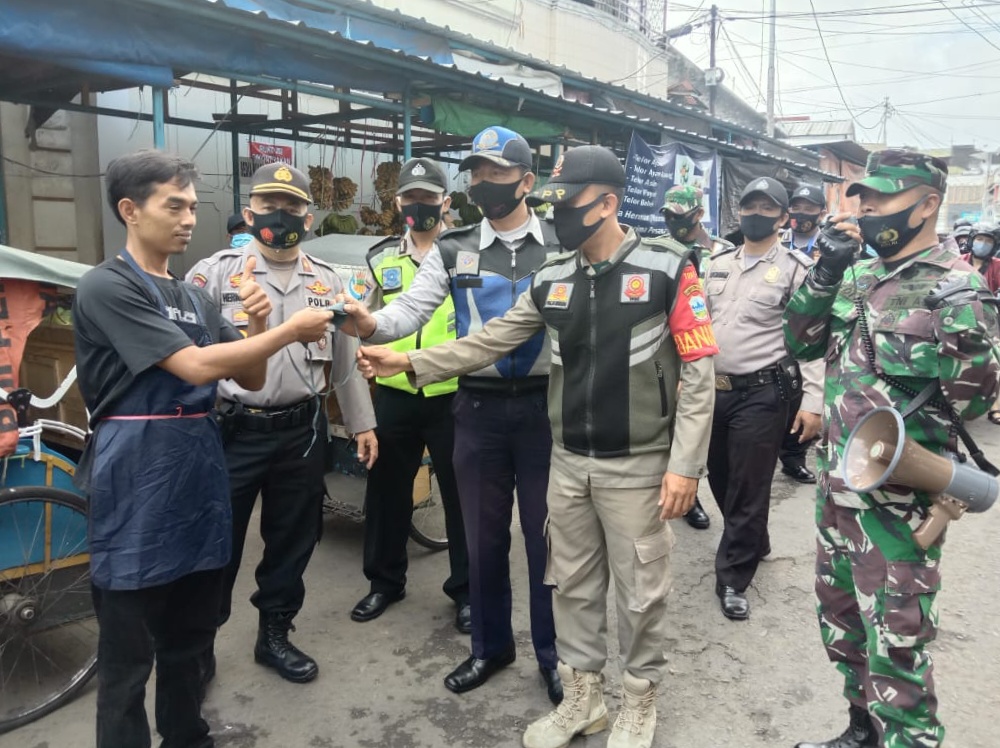 Polsek Garut Kota Polres Garut Polda Jabar Sosialisasikan 3M di Pusat Kota