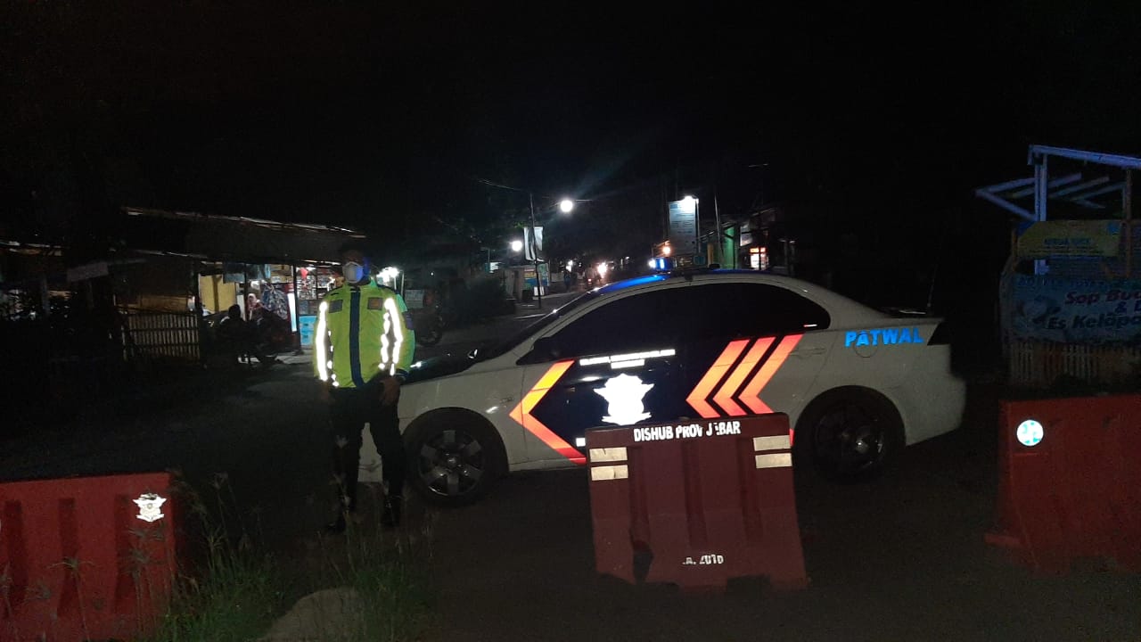 Cegah Penyebaran Virus Corona,Polres Indramayu Tutup Empat Titik Keramaian 
