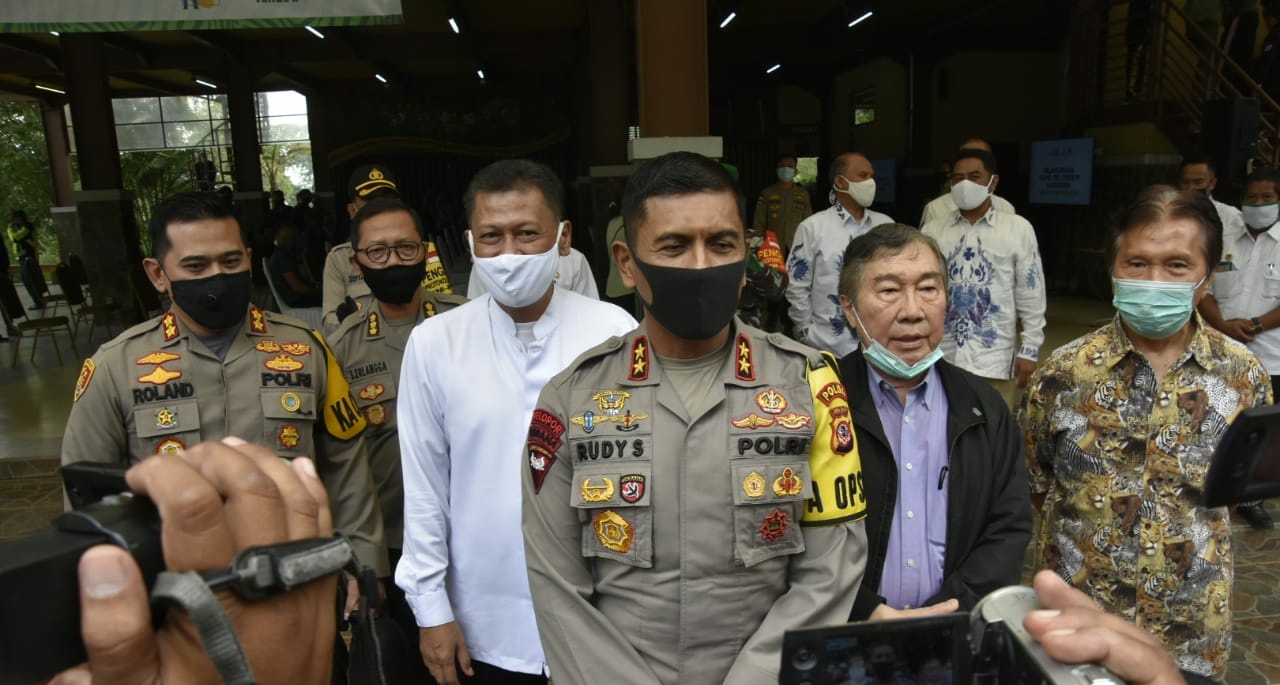 Kapolres Bogor Dampingi Kapolda Jabar Dalam Peninjauan Pelaksanaan Rapid Test di Taman Safari Indonesia
