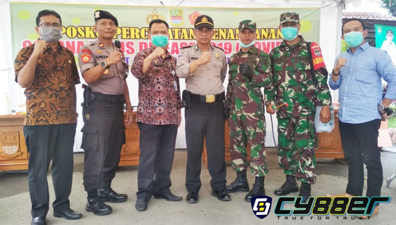 Cegah Covid-19, Muspika Tambun Selatan Lakukan Penyemprotan Desinfektan 