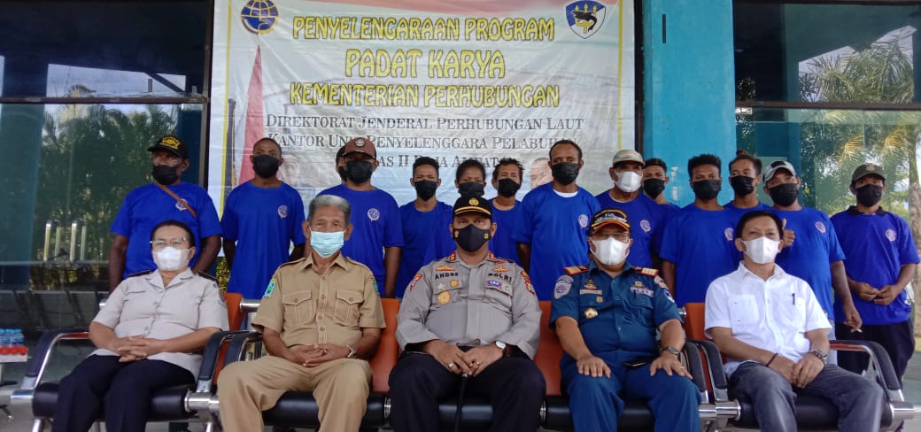 Tingkatkan Ekonomi Masyarakat, Kantor UPP Kelas II Raja Ampat Dorong Program Padat Karya