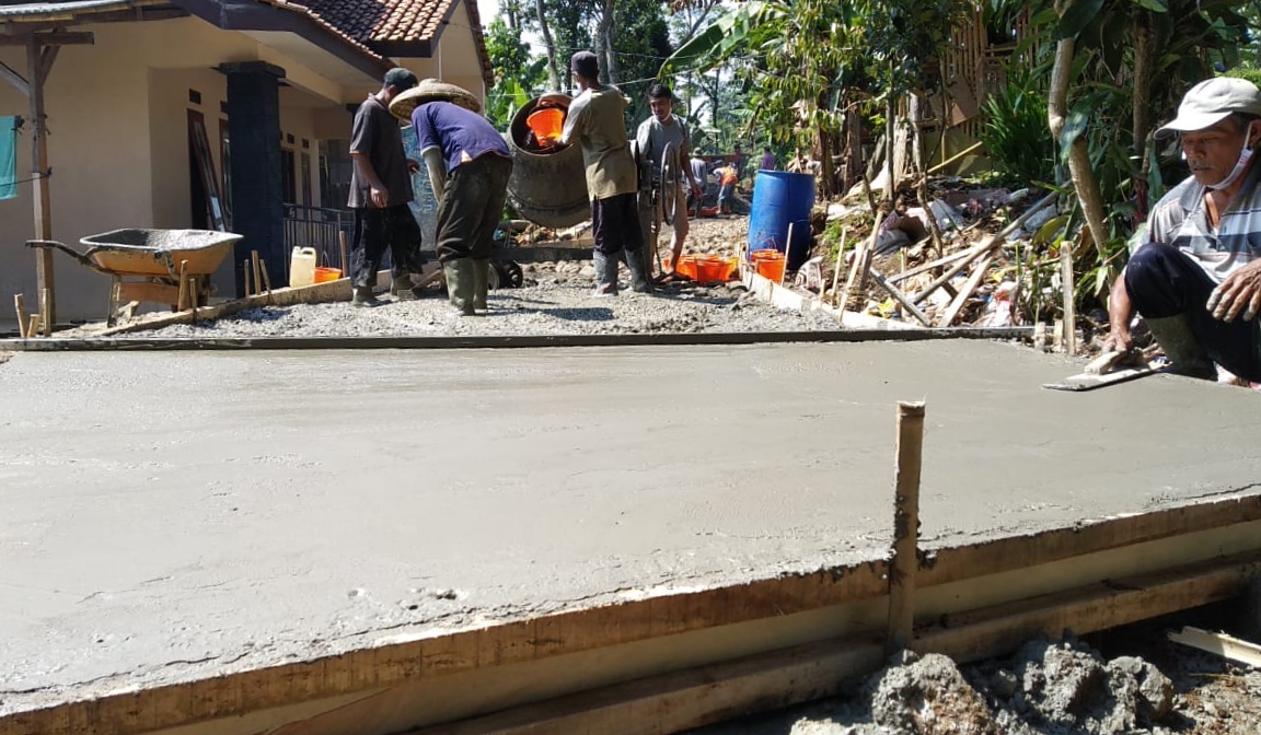 Desa Tangkil Beton Jalan dengan Program Samisade