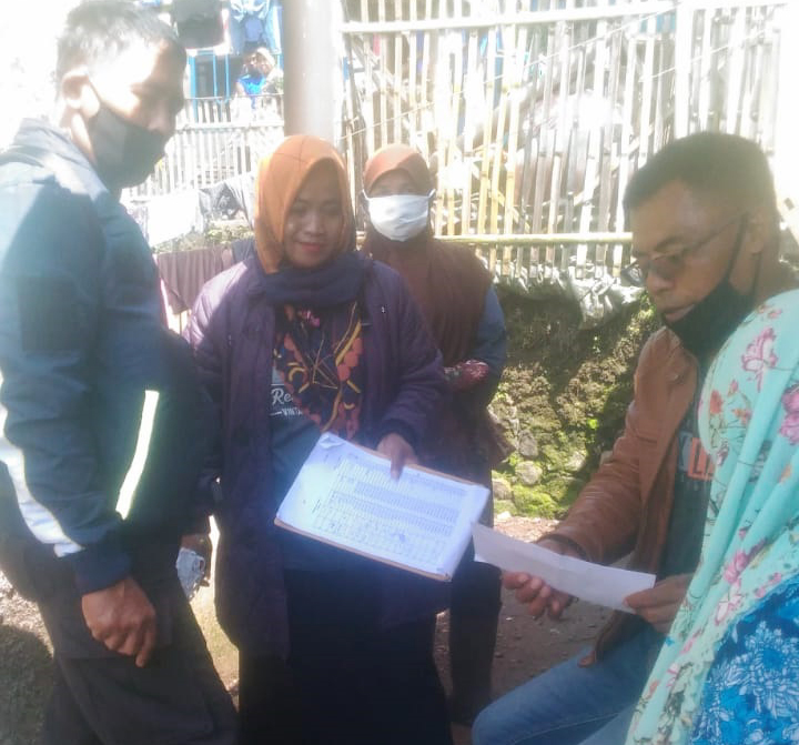 Pemdes Sukajaya Salurkan BLT Dana Desa Pada 80 KPM