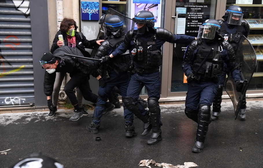 May Day di Prancis, Polisi Bentrok dengan Pengunjuk Rasa