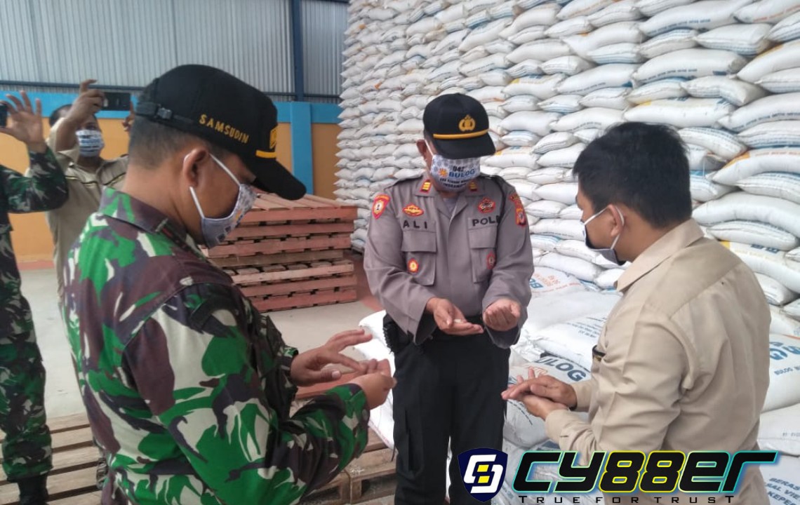 Jelang Ramadhan, Polsek Anjatan Giat Monitoring Pengecekan Stoc Beras