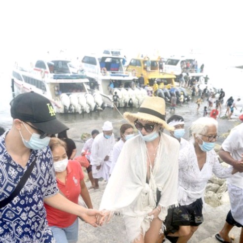 Dermaga Pelabuhan Sanur Denpasar Ramai Oleh Wisatawan Domestik  Setelah Libur Natal dan Tahun Baru