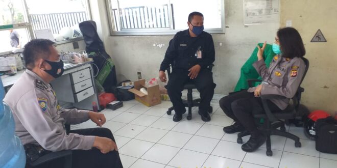 Kapolsek Telukjambe Barat Polres Karawang Polda Jabar Gencar Sambang Dialogis Berikan Himbauan 3M Penyebaran Covid-19