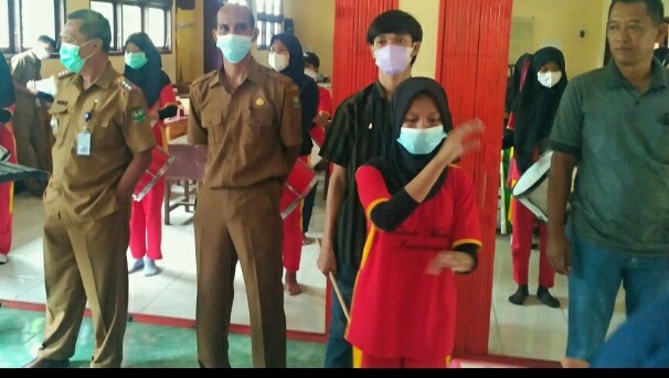 Camat Gelumbang Tinjau Marching Band SMP Negeri 1 Gelumbang