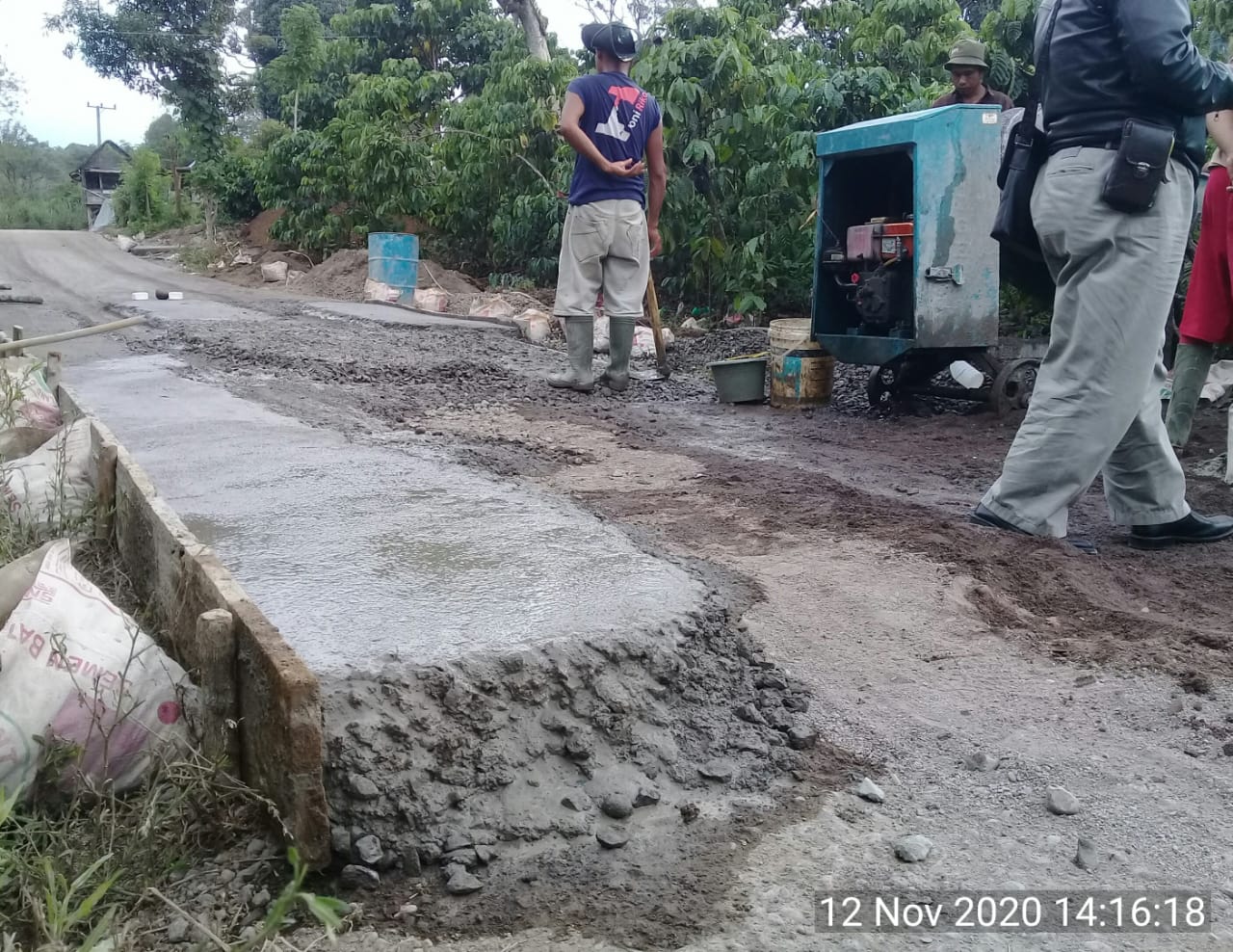 Bangunan Jalan Peraduan Ijut Diduga Proyek Tidak Bertuan