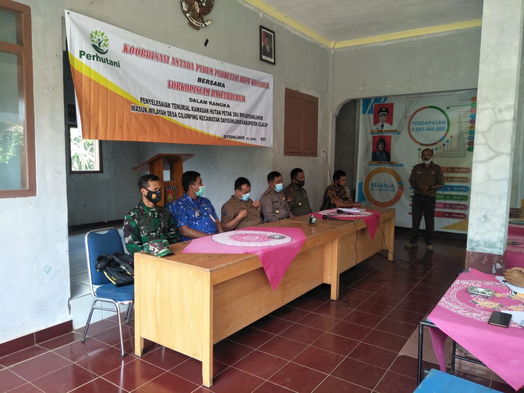 Sosialisasi Perhutani di Desa Cilumping Kecamatan Dayeuhluhur