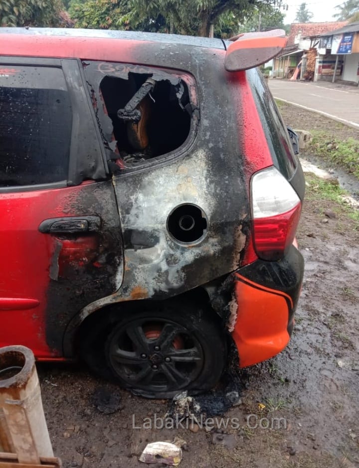 Mobil Jazz Dibakar Orang Tak Dikenal di Cianjur